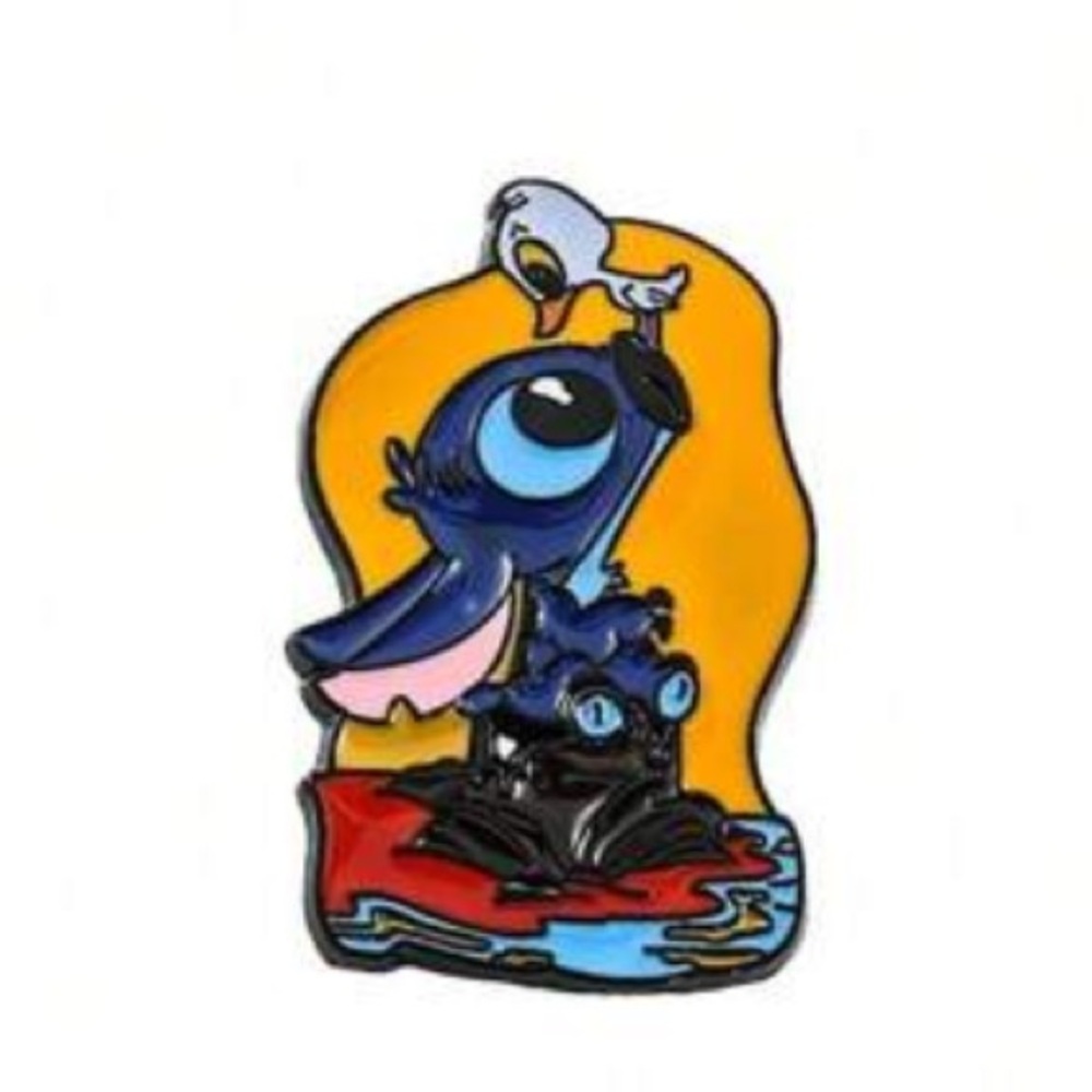 Stitch looking at duck Pin